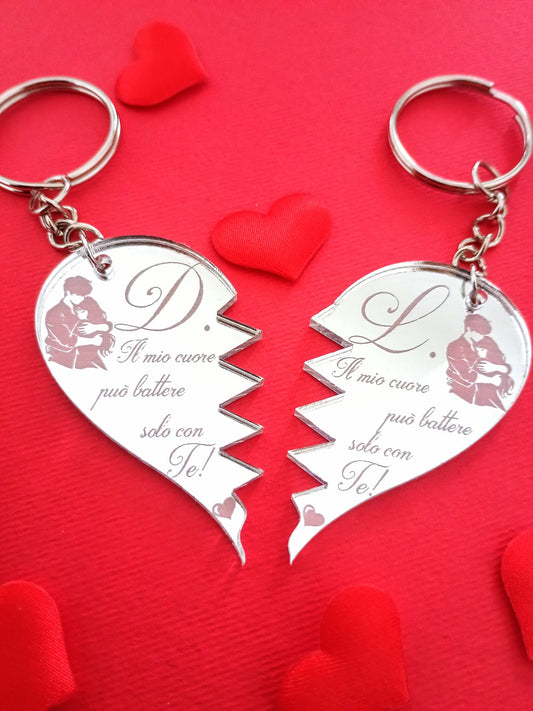 COPPIA PORTACHIAVI CUORE SPECCHIATI CON INIZIALI E DEDICA